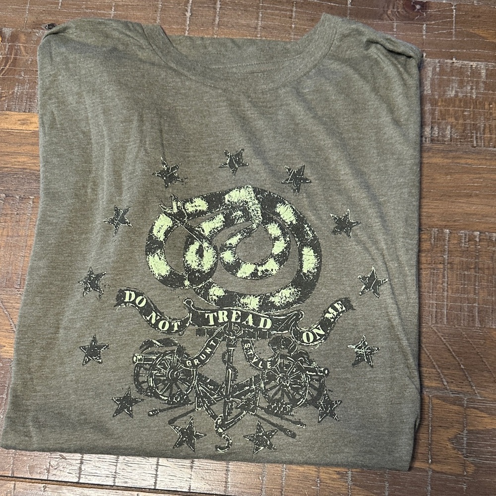 Grunt Style T-Shirt with Snake Design